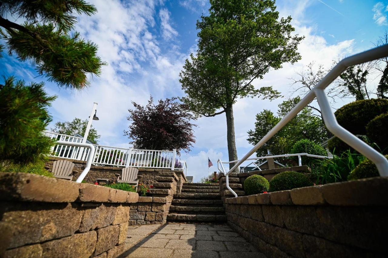 The Lakehouse Inn Geneva Esterno foto