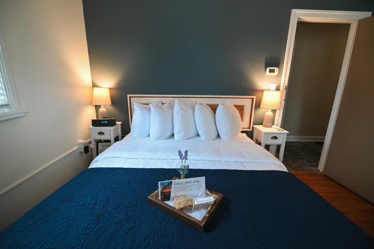 The Lakehouse Inn Geneva Esterno foto
