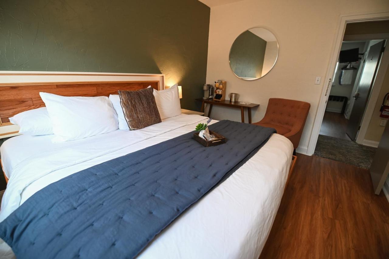 The Lakehouse Inn Geneva Esterno foto